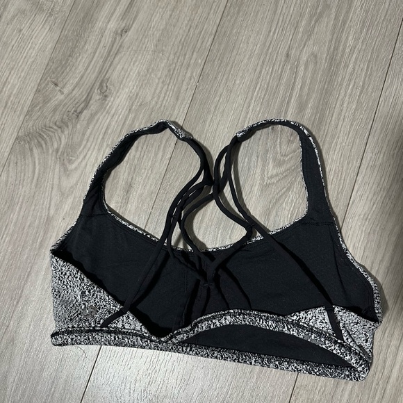 Lulu lemon sports bra - Picture 2 of 2